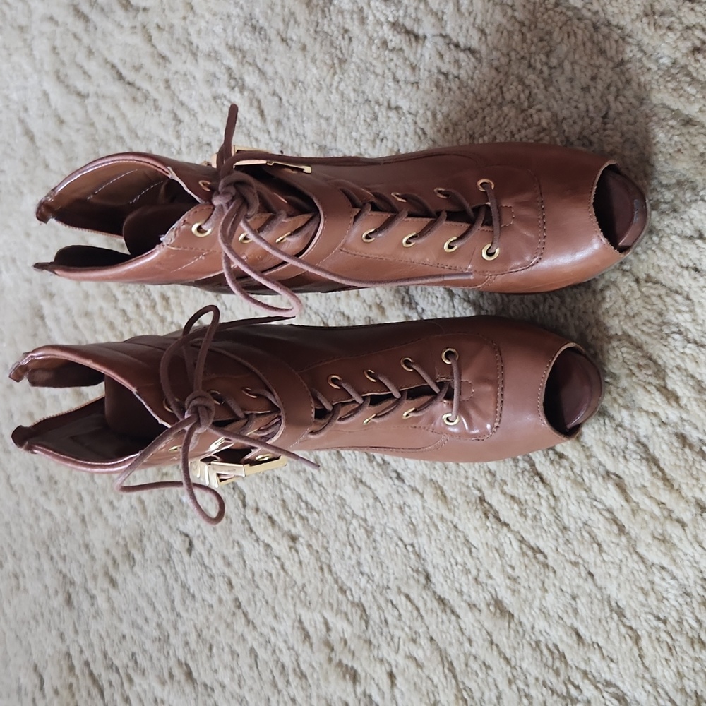 GUESS Women's brown high-heeled leather ankle boots, size 7 1/2